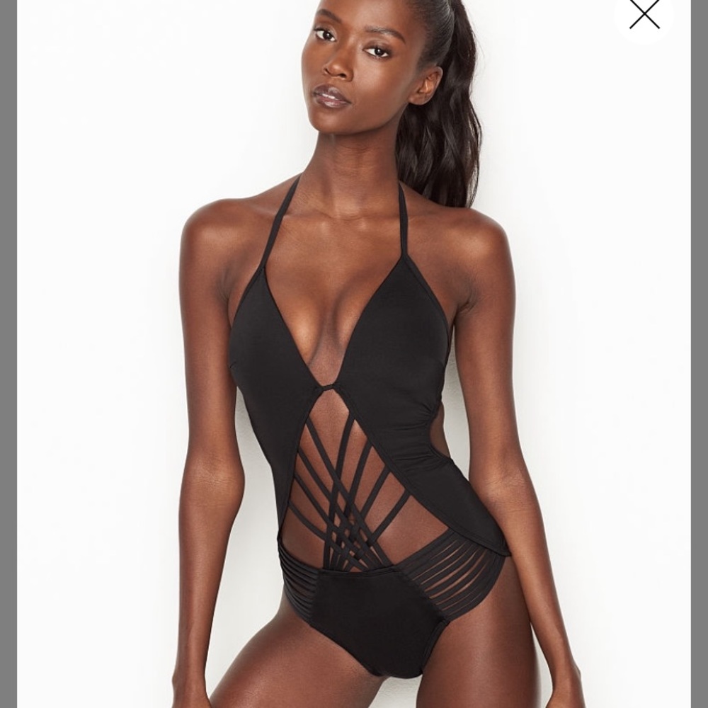 Sexy Kenneth Cole one piece swimsuit! ❤️